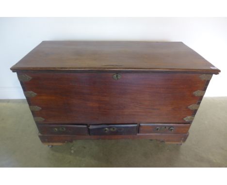 A Georgian mahogany mule chest with three base drawers on bracket feet, 68cm tall x 111cm x 52cm - in need of some restoratio