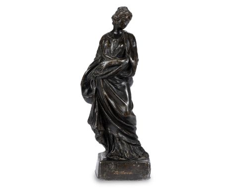 Figurine einer weiblichen Gestalt in antikem UmhangHöhe: 32 cm.Bezeichnungsaufschrift auf dem Sockel „R. Donner“, wohl 19. Ja