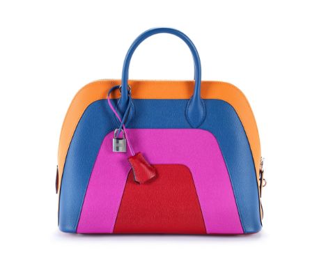 Hermès Bolide30 x 24 x 12 cm.Diese limitierte Hermès Bolide 1923 „Sunset Rainbow“ 30 ist ein besonders seltenes Sammlerstück.