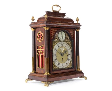 Londoner Bracket Clock56,5 x 40 x 23,5 cm.Zifferblatt signiert „Char. Massey, London“.London, 19. Jahrhundert.Gehäuse: Auf Vo