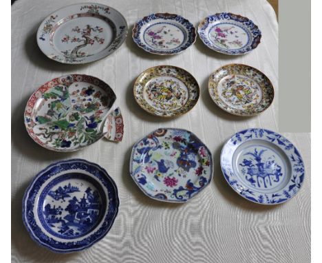 Selection of 18th and 19th century Chinese famille vert porcelain rosewares to include chargers, export plates and canton ena