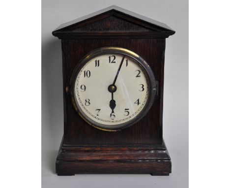 Mantel clock, architectural top, height 30 cm width 21 cm
