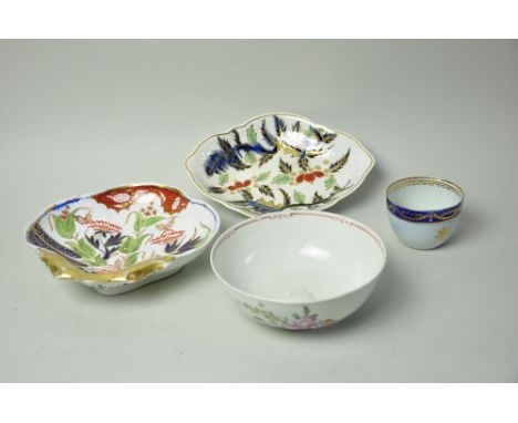 Mixed lot of English porcelain, 4 pieces  including 18th century Worcester bowl, trefoil dish, Worcester lozenge dish with Ch