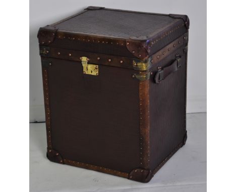 Trunk, crocodile effect covered, with side handles, height 56 cm width 45 cm depth 40 cm