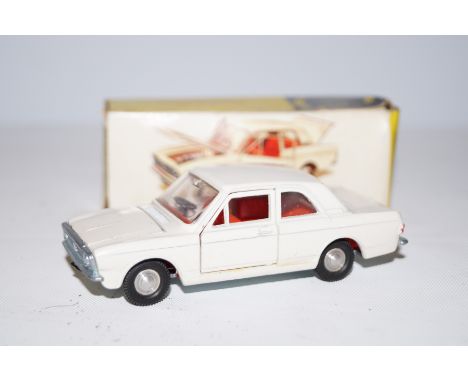 Dinky 159 Cortina Deluxe