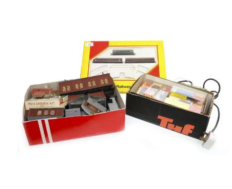 GOOD LOT OF HORNBY MINITRIX MODELScomprising a number of boxed carriages, scenery, along with a number of other related piece