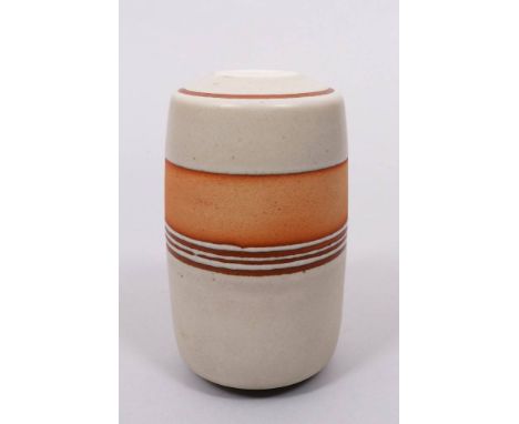 Ursula Scheid (geb. 1932 in Freiburg i. Breisgau - 2008) Vase, Porzellan, grau/braune, seidenmatte Glasur, auf kleinem Standr