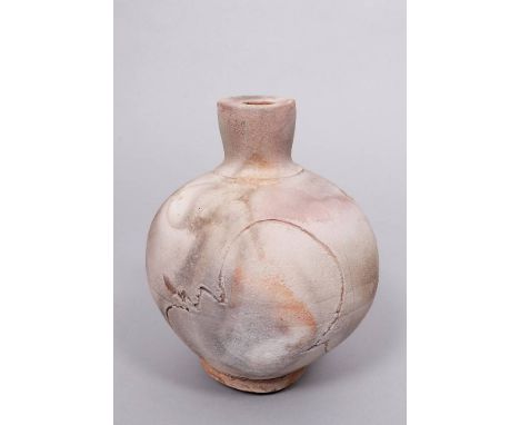 David Miller (1942 in  London - 2008 in Nîmes) Vase, Keramik, helle Mattglasur, auf breitem Standring, kugelförmiger Korpus m