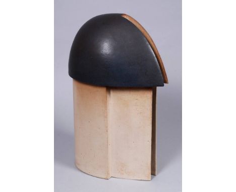 Fritz Vehring (1944 in Syke, Landkreis Diepholz, Niedersachsen, lebt und arbeitet in Syke-Henstedt) große Skulptur "Helm", Ke