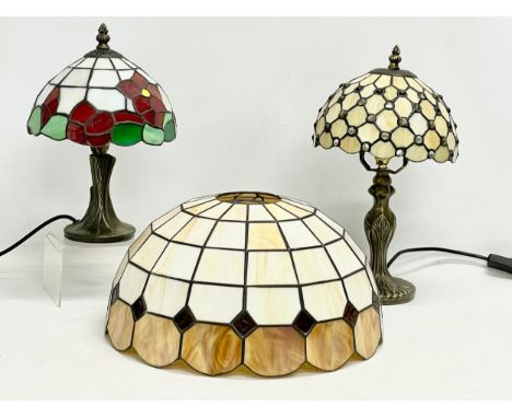 2 Tiffany style table lamps and a light shade. Largest lamp 37cm. Light shade 36x18cm 
