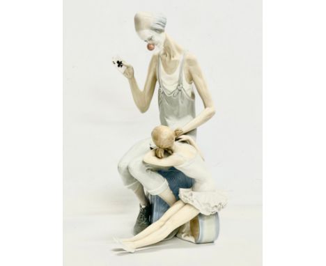 A large Lladro porcelain ‘Magic Clown’ figurine. Daisa. M-26 JU. 41.5cm 