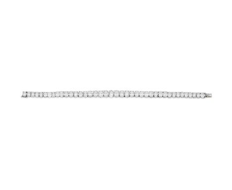 Van Cleef &amp; Arpels: diamond braceletSet with a graduating row of oval-cut diamonds,  diamonds approx. 20.00cts total, sig