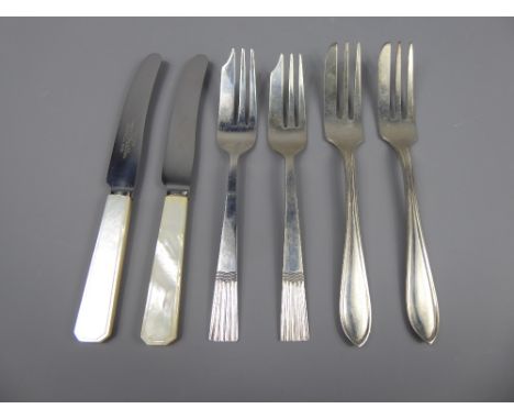 Miscellaneous Silver Wear, including twelve cake forks, Sheffield hallmark, mm C.B. & S. approx 220 gms, five silver cake for