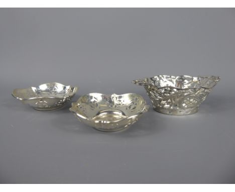 A Continental Silver Trinket Dish, pierced decoration, stamped 925, approx 59.3 gms., together with a pair of silver pin dish