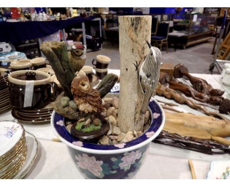 Mixed lot to include planter and decorative birds. Not available for in-house P&amp;P 