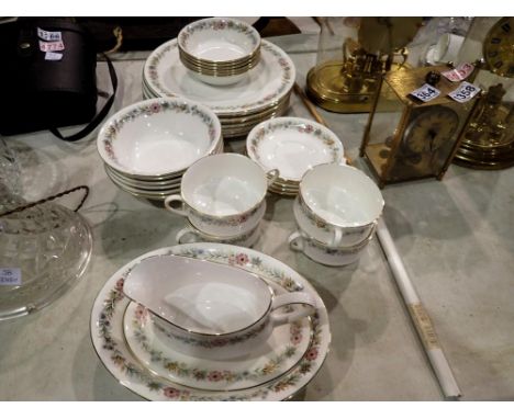 Thirty One pieces of Paragon Belinda pattern dinnerware. Not available for in-house P&amp;P 