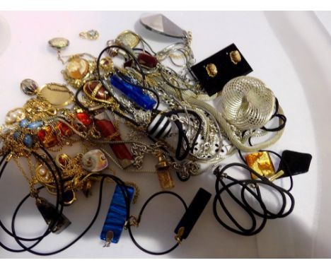 Mixed costume jewellery pendants. UK P&amp;P Group 1 (£16+VAT for the first lot and £2+VAT for subsequent lots) 