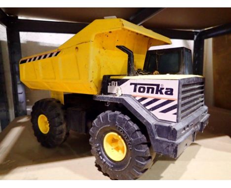 Vintage Tonka tipper truck. Not available for in-house P&amp;P 