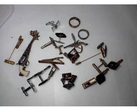 Mixed cufflinks and pins, including a revolver set. UK P&amp;P Group 1 (£16+VAT for the first lot and £2+VAT for subsequent l