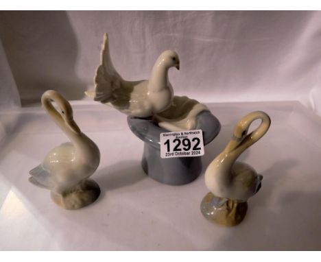 Three Valencia bird figures, Largest H: 15cm. UK P&amp;P Group 2 (£20+VAT for the first lot and £4+VAT for subsequent lots)