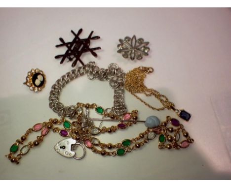 Small quantity of jewellery to include silver and necklaces. UK P&amp;P Group 1 (£16+VAT for the first lot and £2+VAT for sub