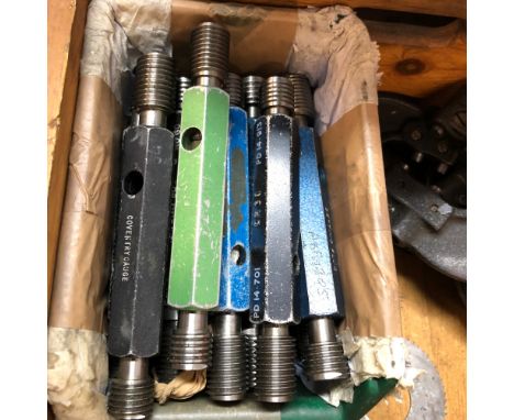 A LARGE QUANTITY OF SCREW PLUG GUAGES TO INCLUDE COVENTRY, TAYLORS. MATRIX, HEADLAND, ETC, TOGETHER WITH OTHER MACHINE TOOLS,