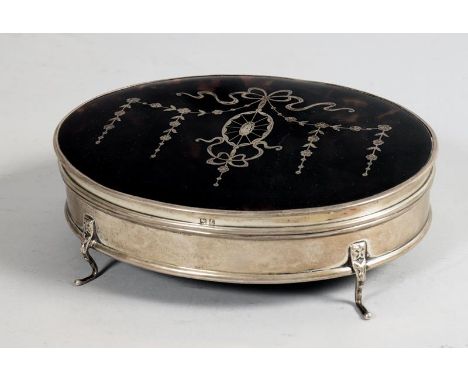 A George V silver and tortoiseshell ring box of oval form, the hinged tortoiseshell cover with silver pique ribbon and garlan
