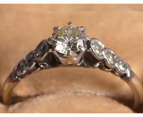 Am 18ct yellow gold diamond ring,  solitaire diamond set with six diamonds to the platinum shank.