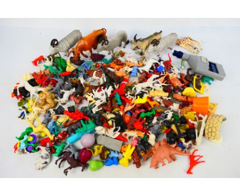 Britains - Herald - Other - A large quantity of vintage plastic figures, mainly farm related but does include cereal toys, di