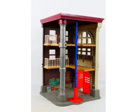 The Real Ghostbusters - Kenner. A loose original vintage Kenner made The Real Ghostbusters Firehouse HQ action figure playset