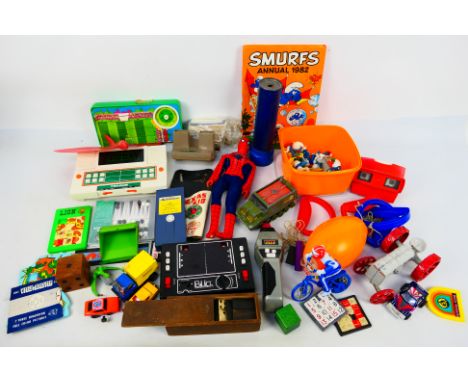 Tomy - Dinky Toys - View Master - Others - A group of unboxed vintage toys, games, diecast, action figures and puzzles. Lot i