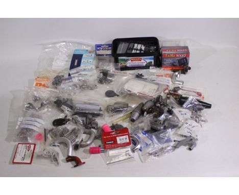 Kyosho - Others - A quantity of mainly Kyosho loose spare parts and accessories suitable for RC car modelling. Majority of pa