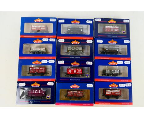Bachmann - A rake of 12 boxed OO gauge wagons from Bachmann. Lot includes Bachmann Branchline 37-150K 8-plank fixed end open 