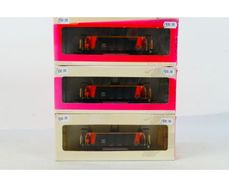 Hornby - Three boxed Hornby OO gauge R6330C Transrail Sealion 'DB 982584' Weathered Hopper Wagons. Wagons appear Mint in Fair
