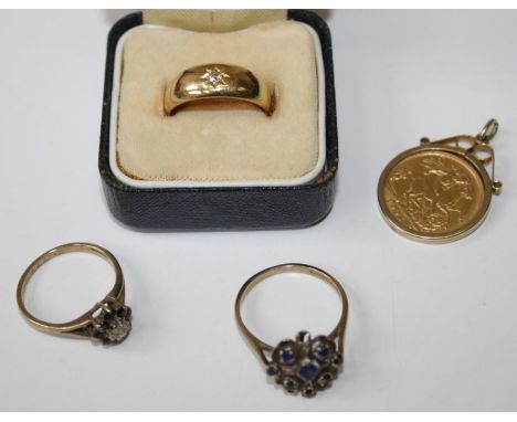 A collection of hallmarked gold jewellery consisting of 18ct gypsy set diamond ring, size M, 1905 half sovereign coin in yell