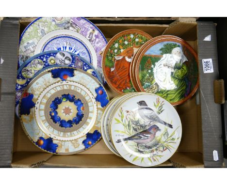 A mixed of decorative plates to include: Royal Worcester Millenium plates, similar Past Times plates, WWF Bradex Plates etc 