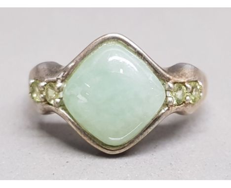 A silver and jade set ring size T 5.4g gross