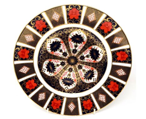 Royal Crown Derby Old Imari plate, in the 1128 pattern, D: 27 cm, no cracks or chips. P&amp;P Group 2 (£18+VAT for the first 