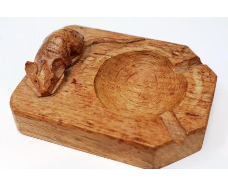 Robert Mouseman Thompson oak ashtray, L: 11 cm. P&amp;P Group 1 (£14+VAT for the first lot and £1+VAT for subsequent lots) 