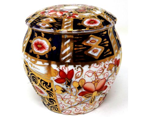 Royal Crown Derby covered jar, in the 2614 Imari pattern, H: 90 mm, with damages. P&amp;P Group 1 (£14+VAT for the first lot 