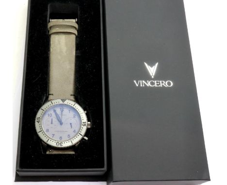 VINCERO: gents chronograph wristwatch, on a grey leather strap, boxed, working at lotting. P&amp;P Group 1 (£14+VAT for the f