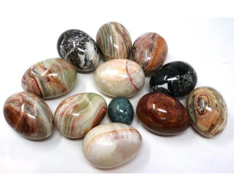 Collection of mixed agate eggs, largest H: 80 mm. P&amp;P Group 2 (£18+VAT for the first lot and £3+VAT for subsequent lots) 