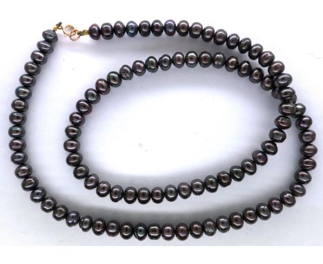 Tahitian pearl necklace with 9ct gold clasp, L: 44 cm. P&amp;P Group 1 (£14+VAT for the first lot and £1+VAT for subsequent l