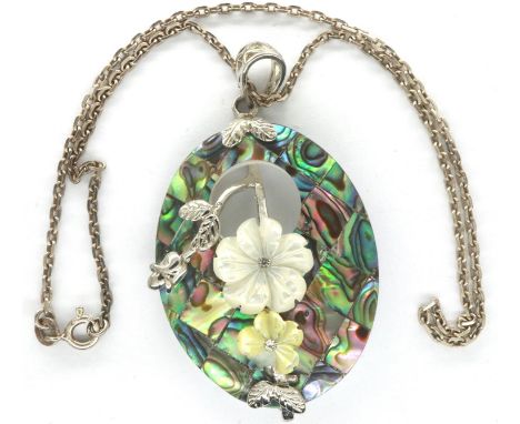 Silver and mother of pearl pendant necklace, boxed, chain L: 32 cm. P&amp;P Group 1 (£14+VAT for the first lot and £1+VAT for