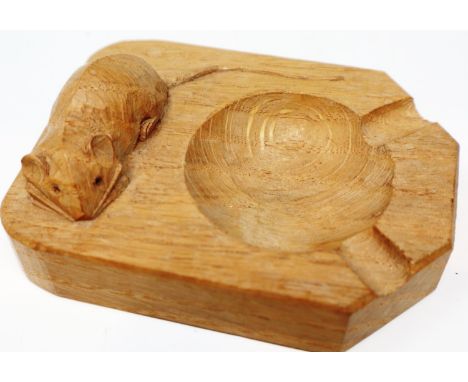 Robert Mouseman Thompson oak ashtray, L: 11 cm. P&amp;P Group 1 (£14+VAT for the first lot and £1+VAT for subsequent lots) 