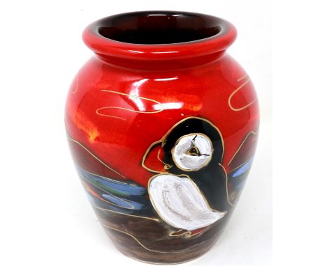 Anita Harris puffin vase, signed in gold, H: 14 cm, no cracks or chips. P&amp;P Group 1 (£14+VAT for the first lot and £1+VAT