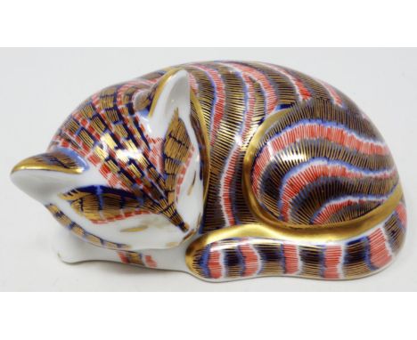 Royal Crown Derby cat paperweight, with gold stopper, L: 80 mm, no cracks or chips. P&amp;P Group 1 (£14+VAT for the first lo