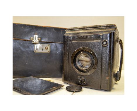 Early Reflex Camera, A Butcher Popular Pressmanwith a Ross Xpres 6" f/4.5 lens, a quantity of DDS and leather carry case