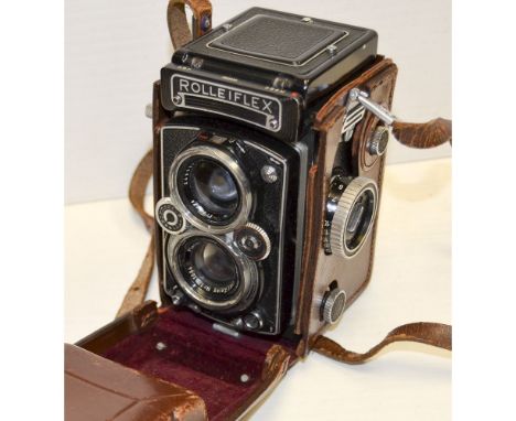 Rolleiflex 3.5 B TLR Camera, no 1852055 with a Zeiss Planar 75mm f/3.5 lens, in manufacturer's leather carry case