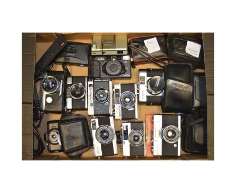 A Tray of Rangefinder and Compact Cameras, including a Voigtländer Vito B, a Olympus Pen FT with Zuiko 38mm f/1.8 lens in mak